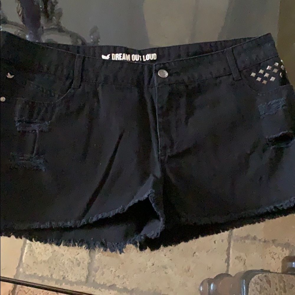 Selena Gomez shorts‎
